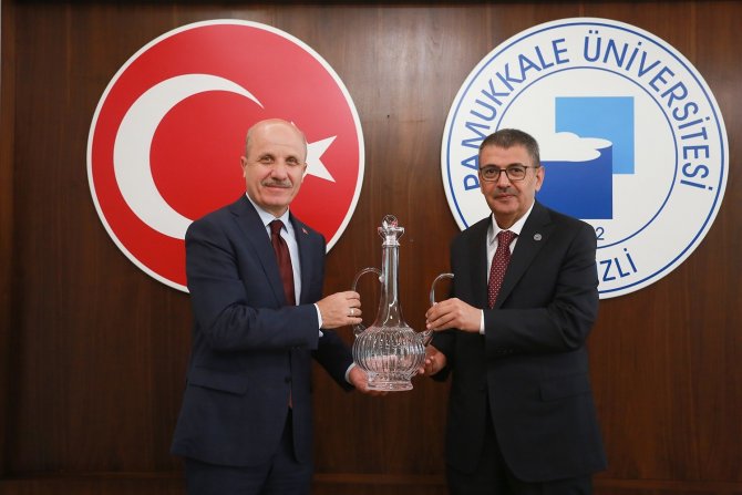Yök Başkanı Prof. Dr. Erol Özvar, Paü Öğrencileriyle Bir Araya Geldi