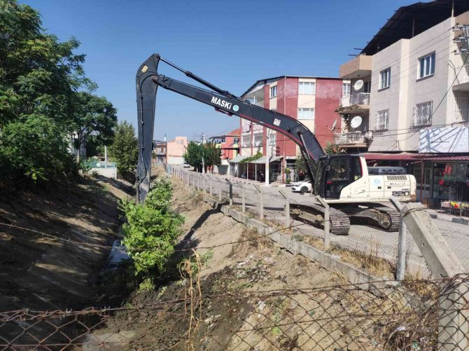 Manisa’da Sulama Kanalları Temizlendi