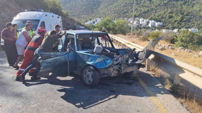Bodrum’da 4 Araç Birbirine Girdi, Ortalık Savaş Alanına Döndü