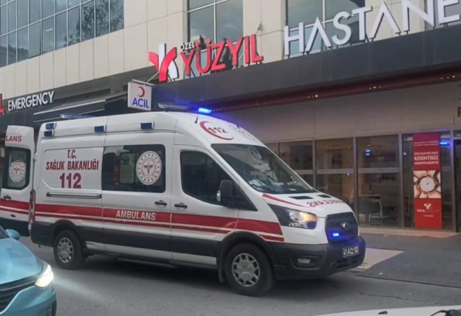 İ̇çindeki Mürettebat İle Denize İndirilen Teknenin Halatı Koptu: 1 Yaralı
