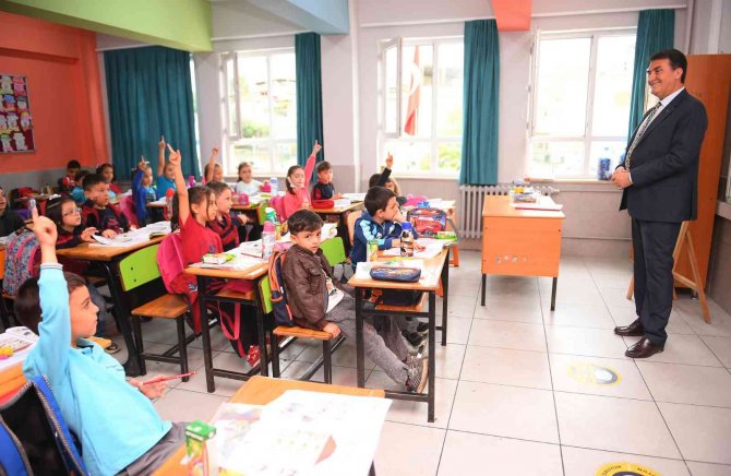 Başkan Dündar, 12 Bin 200 Öğrenci İle Buluştu