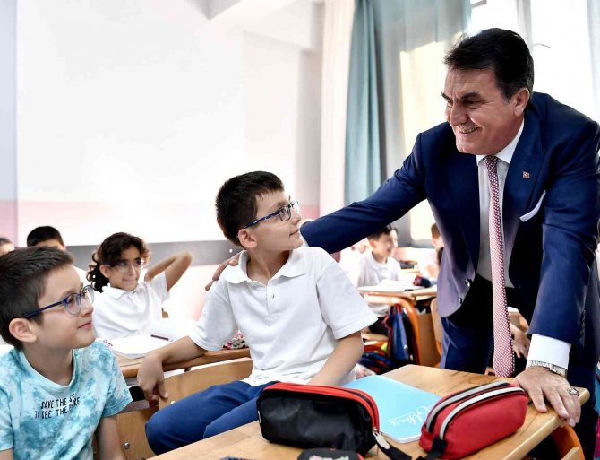 Başkan Dündar, 12 Bin 200 Öğrenci İle Buluştu