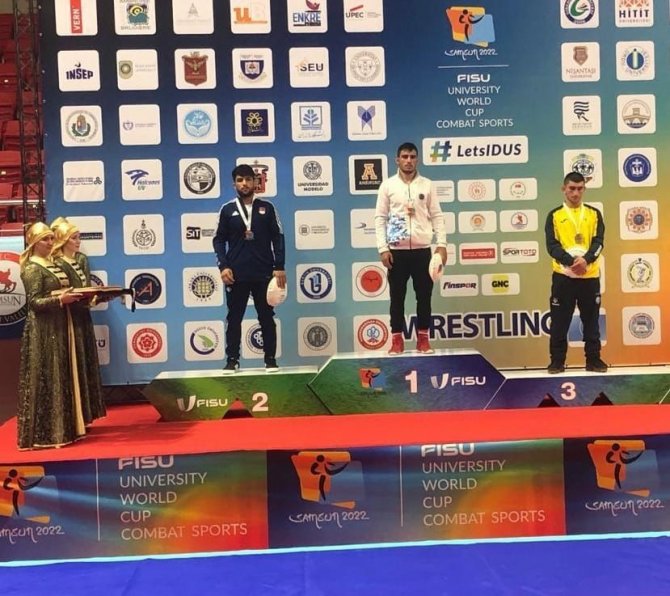 Büyükşehir’in Sporcusu Güreşte Dünya Şampiyonu Oldu