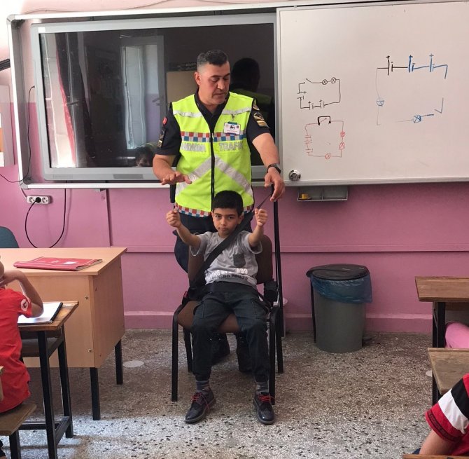 Sarıgöl Jandarmasından Öğrencilere Trafik Eğitimi