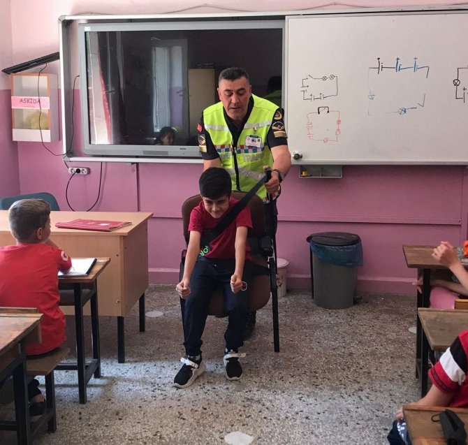 Sarıgöl Jandarmasından Öğrencilere Trafik Eğitimi