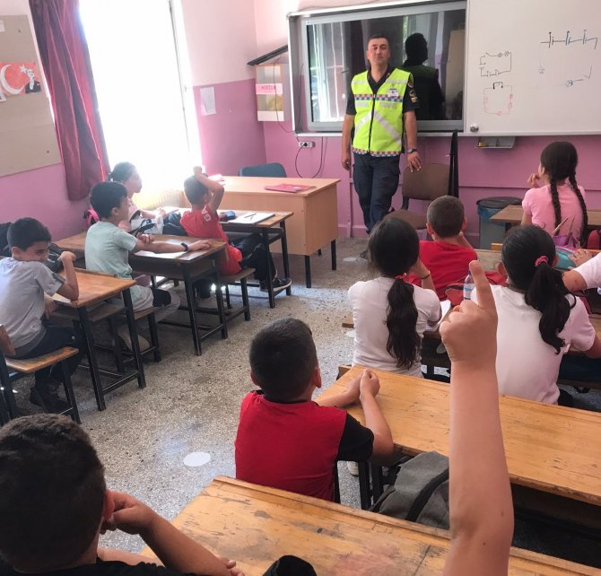 Sarıgöl Jandarmasından Öğrencilere Trafik Eğitimi