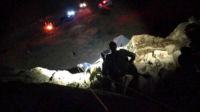 Yaramaz Keçi Öyle Bir Yere Çıktı Ki İnemeyince Ekipler Alarma Geçti