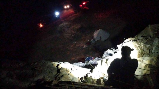 Yaramaz Keçi Öyle Bir Yere Çıktı Ki İnemeyince Ekipler Alarma Geçti