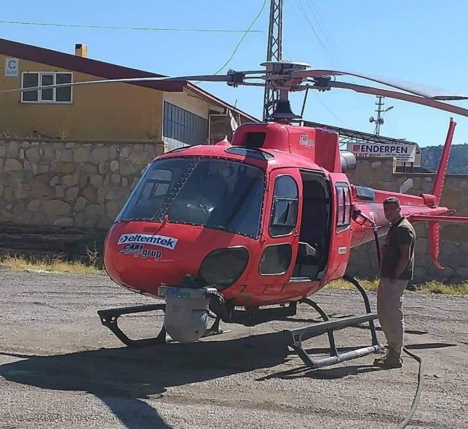 Akaryakıt İstasyonuna İnen Helikopteri Görenler Gözlerine İnanamadı