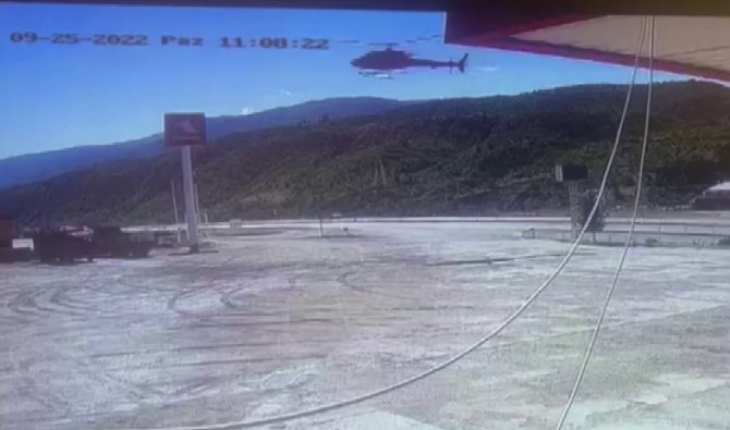 Akaryakıt İstasyonuna İnen Helikopteri Görenler Gözlerine İnanamadı