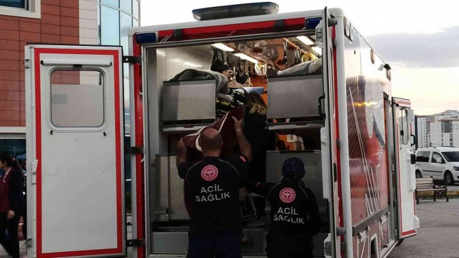 Kokudan Etkilenen 11 Öğrenci Kontrol Amaçlı Hastaneye Kaldırıldı