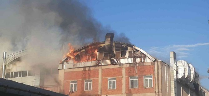 Sultanbeyli’de Çelik Tencere Fabrikası Alevlere Teslim Oldu