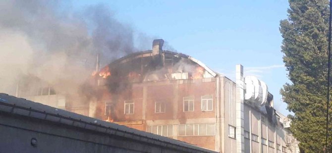 Sultanbeyli’de Çelik Tencere Fabrikası Alevlere Teslim Oldu