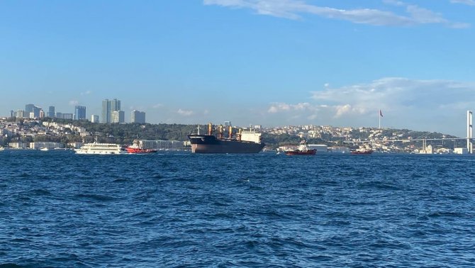 İ̇stanbul Boğazı’nda Arıza Yapan Kuru Yük Gemisi Ahırkapı’ya Çekilmeye Başlandı