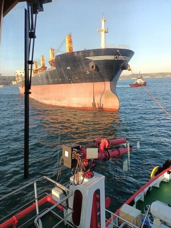 İ̇stanbul Boğazı’nda Arıza Yapan Gemi Küçükçekmece Demir Bölgesine Demirletildi