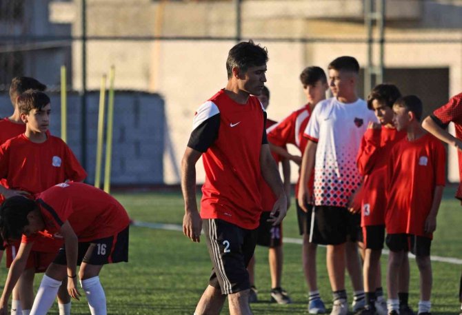 Van Büyükşehir Belediyesi U-14 Futbol Takımı Yeni Sezona Avantajlı Başlamak İstiyor