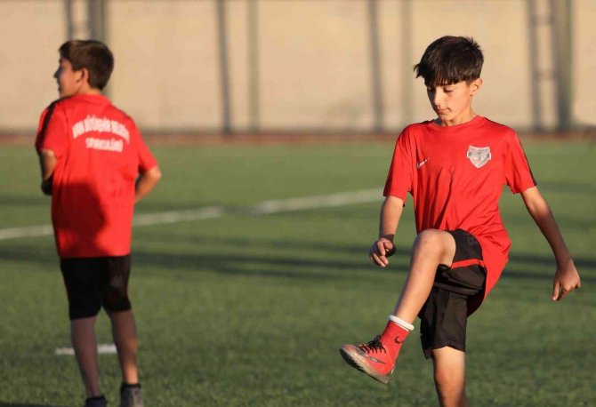 Van Büyükşehir Belediyesi U-14 Futbol Takımı Yeni Sezona Avantajlı Başlamak İstiyor