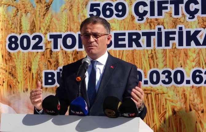 Van’da 569 Çiftçiye Sertifikalı Arpa Tohumu Dağıtıldı