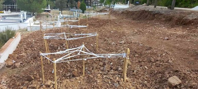 Umuda Yolculuk Kimsesizler Mezarlığı’nda Son Buldu