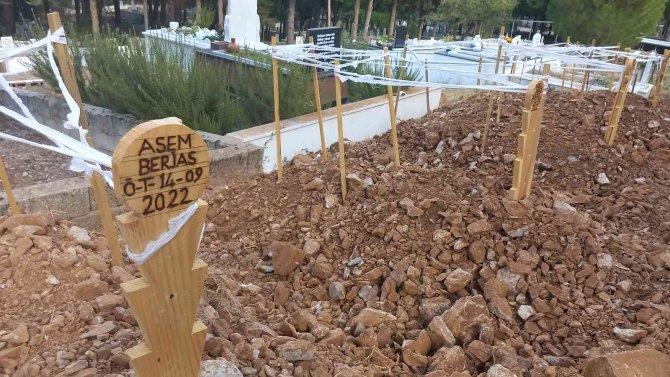 Umuda Yolculuk Kimsesizler Mezarlığı’nda Son Buldu