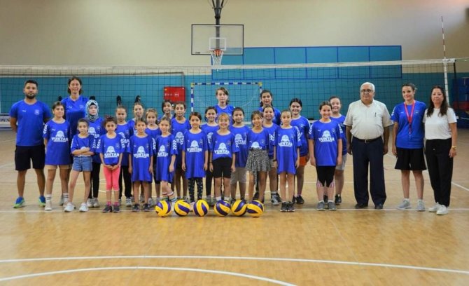 Yunusemre’de Kış Voleybol Kursu Kayıtları Başladı