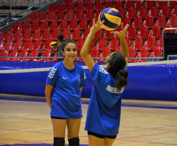 Yunusemre’de Kış Voleybol Kursu Kayıtları Başladı
