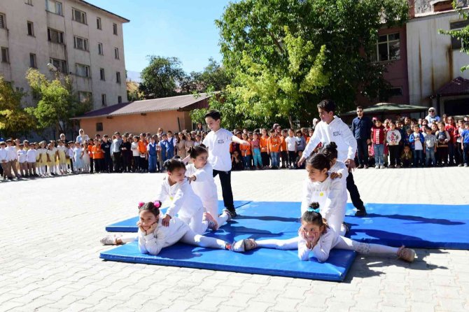 Çatak’ta ‘İ̇lköğretim Haftası’ Coşku İle Kutlandı