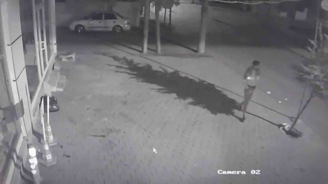 Motosiklet Hırsızı Saniye Saniye Kameraya Yansıdı