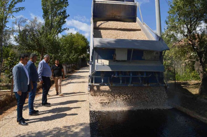 Büyükşehir Belediyesinden, Elmalı’da Asfalt Çalışması