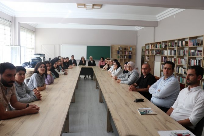 Bingöl’de Anadolu Mektebi Yazar Okumaları Projesi