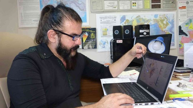 Van Gölü İle İ̇ran Sınırı Arasındaki Bölgede Çok Yüksek Kırılma Alanları Keşfedildi