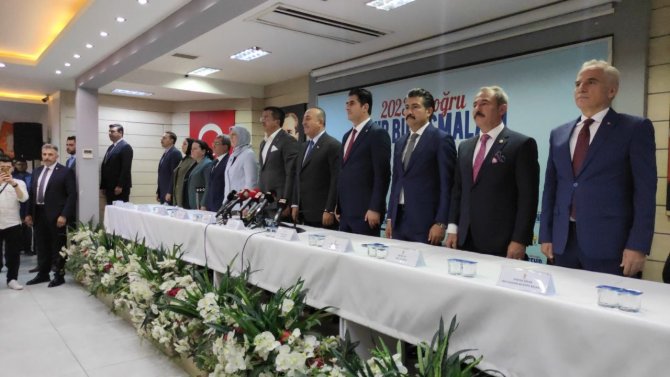 Bakan Çavuşoğlu: “Yunanistan’ın Silahlanmasına Karşı Elimiz Kolumuz Bağlı Kalmaz”