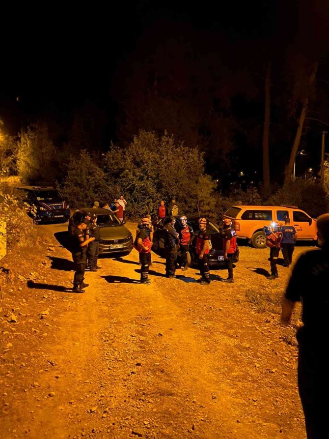 Doğa Yürüyüşünde Kaybolan Turistleri Jak Ekipleri Buldu
