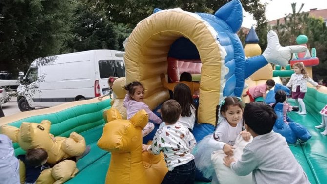 Çocuklar Renkli Bir Yıla ‘Merhaba’ Dedi