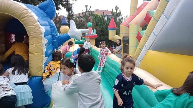 Çocuklar Renkli Bir Yıla ‘Merhaba’ Dedi