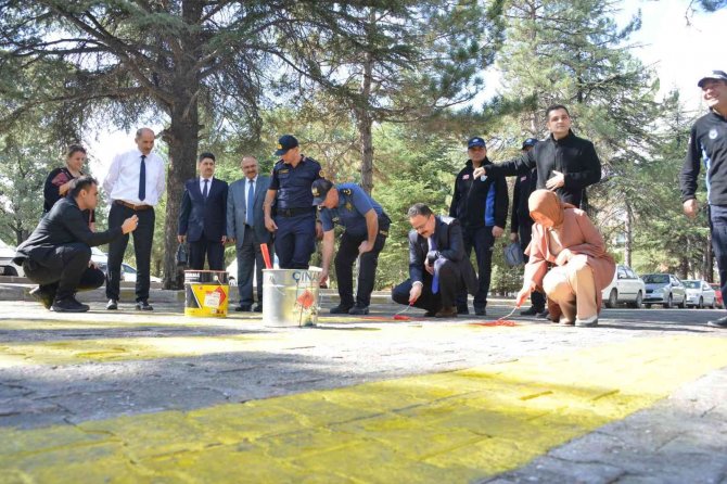 Gediz’de “Yayalara Öncelik Duruşu, Hayata Saygı Duruşu” Etkinliği