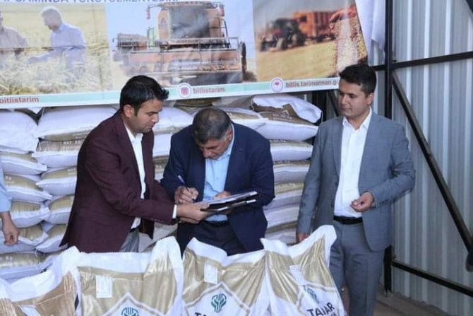 Güroymak’ta Güzlük Buğday Tohumu Dağıtıldı