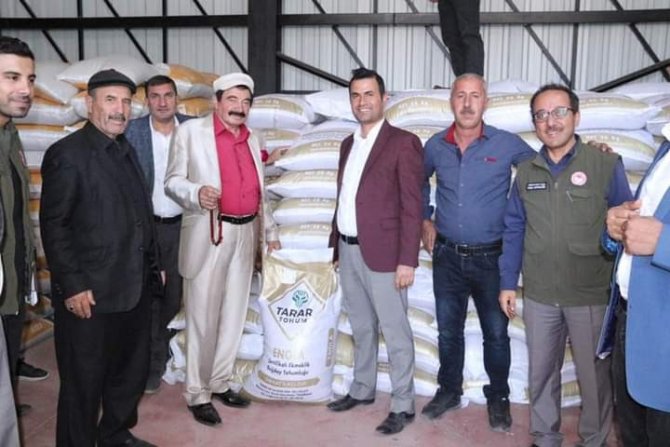 Güroymak’ta Güzlük Buğday Tohumu Dağıtıldı