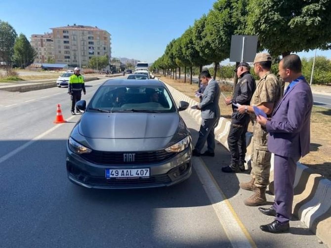 Güroymak’ta ‘Yayalara Öncelik, Hayata Saygı Duruşu’ Etkinliği Düzenlendi