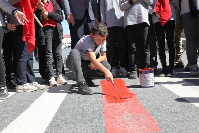 Bitlis’te “Yayalara Öncelik Duruşu Hayata Saygı Duruşu” Kampanyası