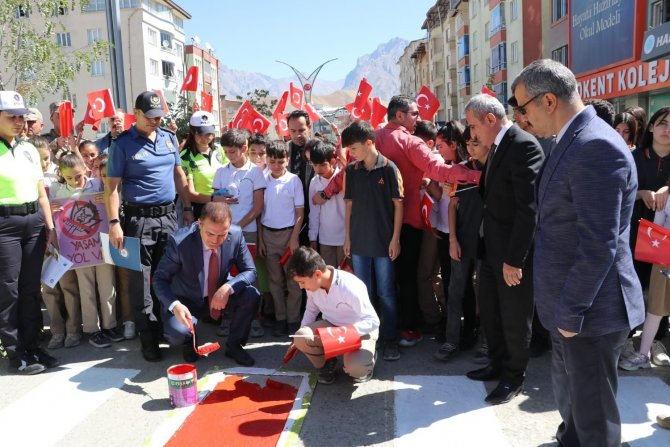 Hakkari’de ‘Yayalara Öncelik Duruşu, Hayata Saygı Duruşu’ Etkinliği
