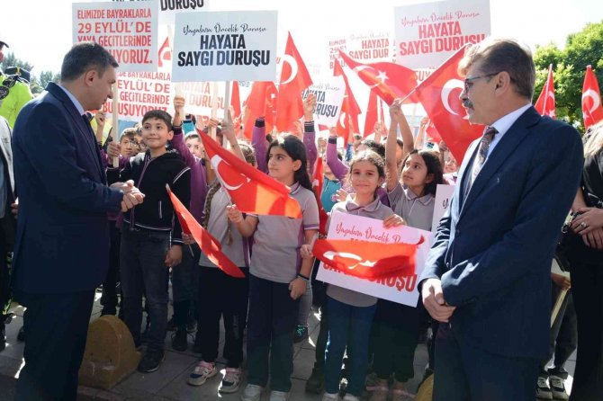 Malatya’da Yaya Geçitleri Kırmızıya Boyandı
