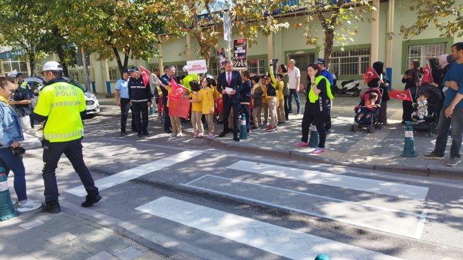 Orhangazi’de ’Yayalara Öncelik Duruşu, Hayata Saygı Duruşu’
