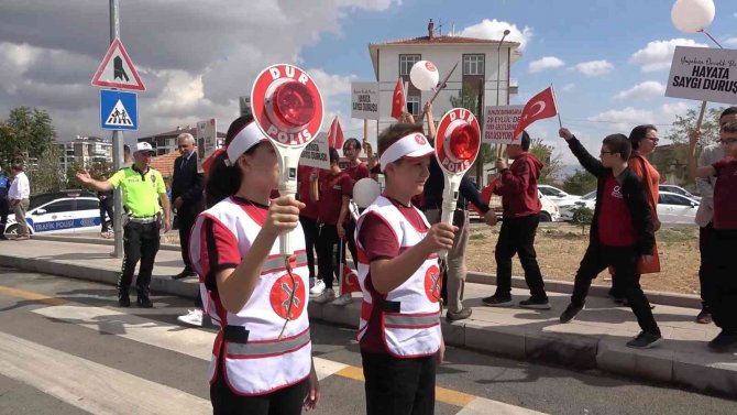 Öğrenciler Yaya Önceliğine Dikkat Çekti