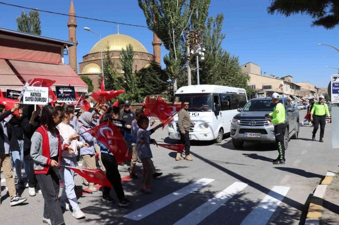 Ahlat’ta ‘Yayalara Öncelik Duruşu, Hayata Saygı Duruşu’ Etkinliği