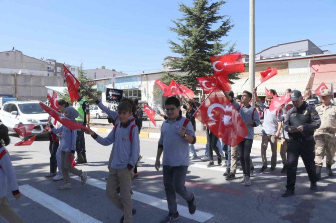Ahlat’ta ‘Yayalara Öncelik Duruşu, Hayata Saygı Duruşu’ Etkinliği