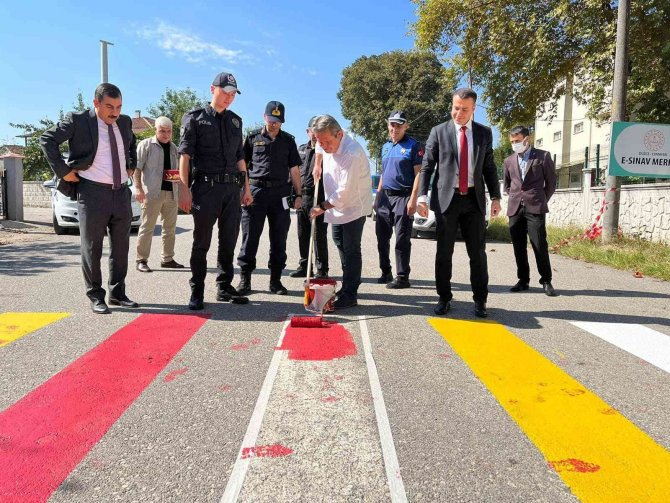 Cumayeri’nde ‘Yayalara Öncelik Duruşu, Hayata Saygı Duruşu’ Etkinliği