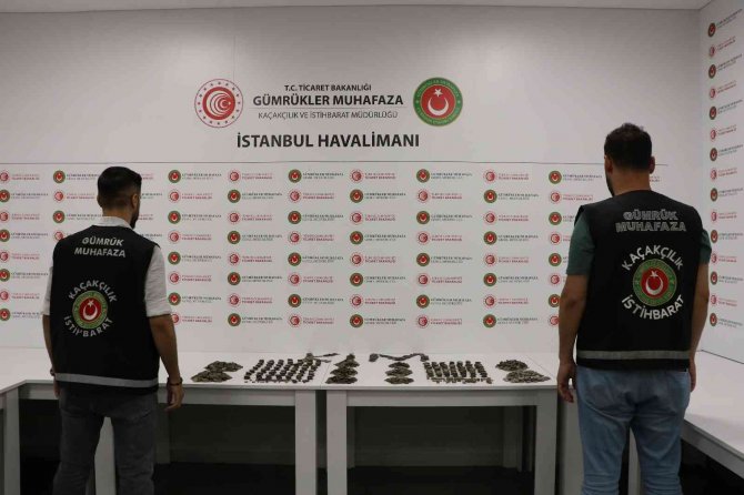 İ̇stanbul Havalimanı’nda Tarihi Eser Operasyonu: 4 Bin Sikke İle 27 Tarihi Eser Ele Geçirildi