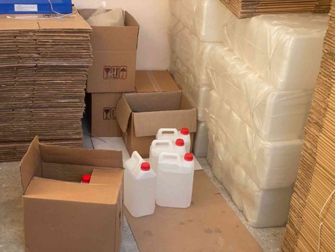 İ̇stanbul’da Sahte İçki Operasyonu: 11 Bin 830 Litre Etil Alkol Ele Geçirildi