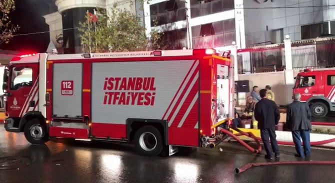 Sultanbeyli’de Çelik Tencere Fabrikasında Çıkan Yangın 13 Saat Sonra Söndürüldü